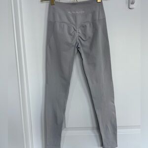 Alphalete Light Gray Scrunch Leggings